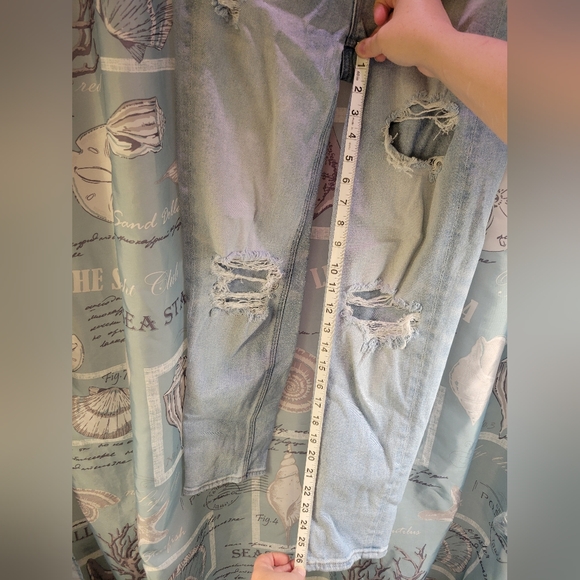 American Eagle Outfitters Light Wash Ripped Boyfriend Jeans - Picture 13 of 15